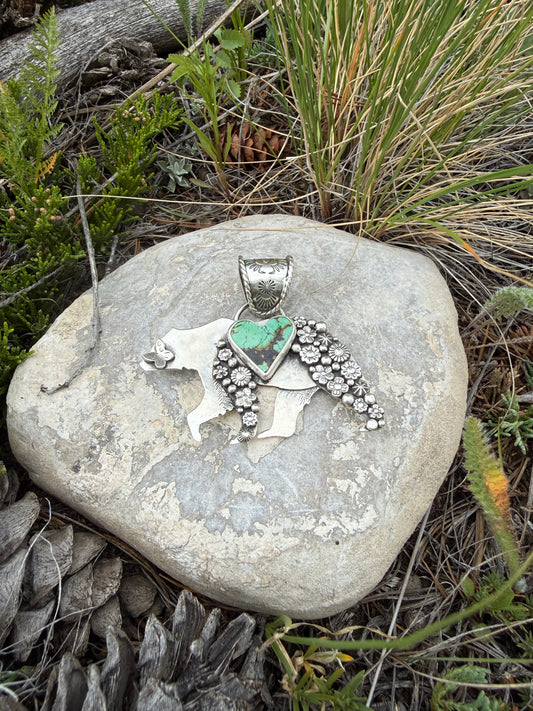 Hubei Turquoise Grizzly Bear Pendant | Montana Collection